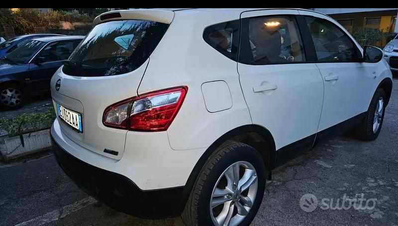Bianco Usata 2011 Nissan Qashqai SUV | 5900 € (Ottimo prezzo) - Immagine 1/4