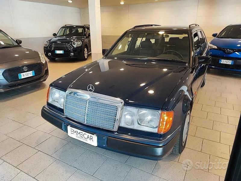 Usata Mercedes 200 122 CV (89 kW) 1992 Blu Station wagon