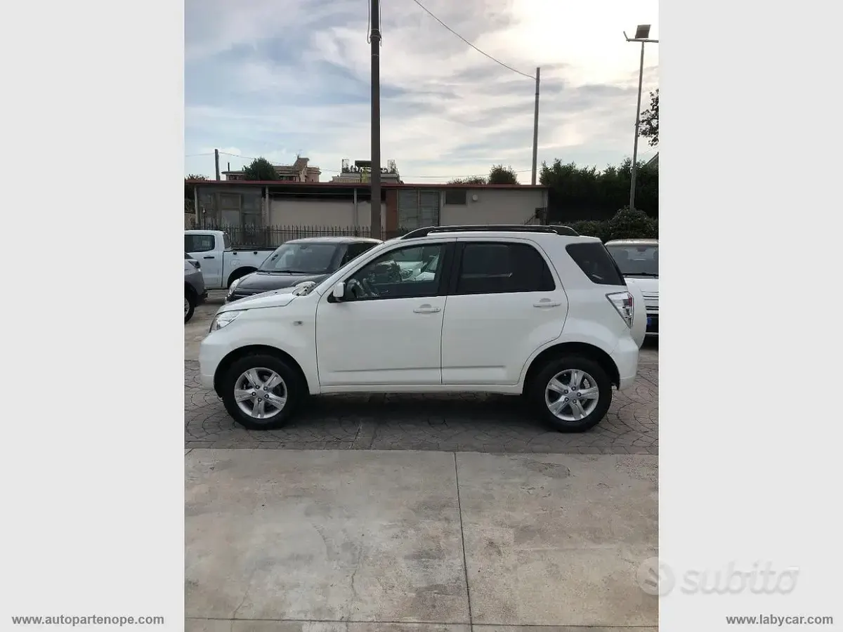 Usata Daihatsu Terios 105 CV (77 kW) 2011 Bianco SUV