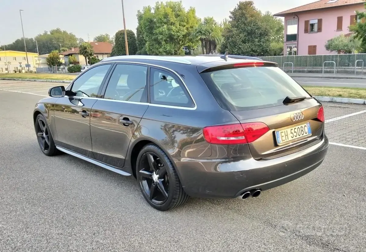 Usata Audi A4 239 CV (175 kW) 2011 Grigio Station wagon