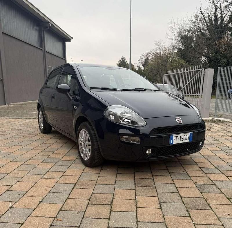 Other Usata 2016 Fiat Punto Lounge Tre volumi | 6500 € (Buon prezzo) - Immagine 1/4