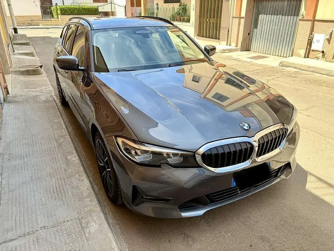 Usata BMW 320 Luxury Line 190 CV (139 kW) 2019 Grigio Station wagon