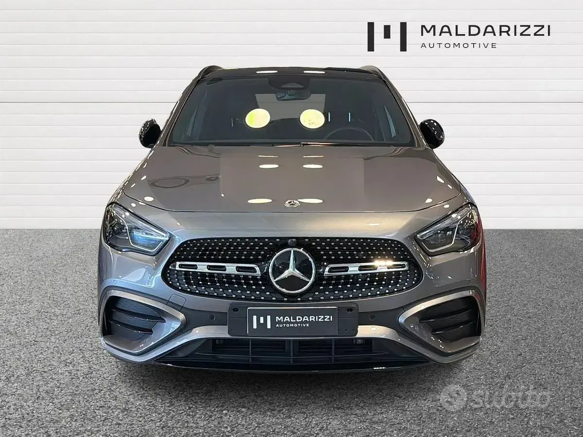 Usata Mercedes GLA200 AMG Line Premium 150 CV (110 kW) 2024 Grigio SUV