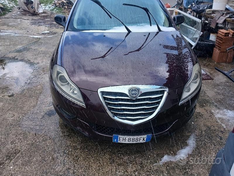 Usata Lancia Delta 120 CV (88 kW) 2011 Marrone Utilitaria