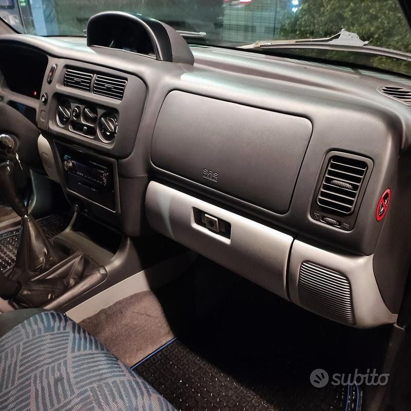 Usata Mitsubishi Pajero Sport 99 CV (72 kW) 1999 Nero SUV