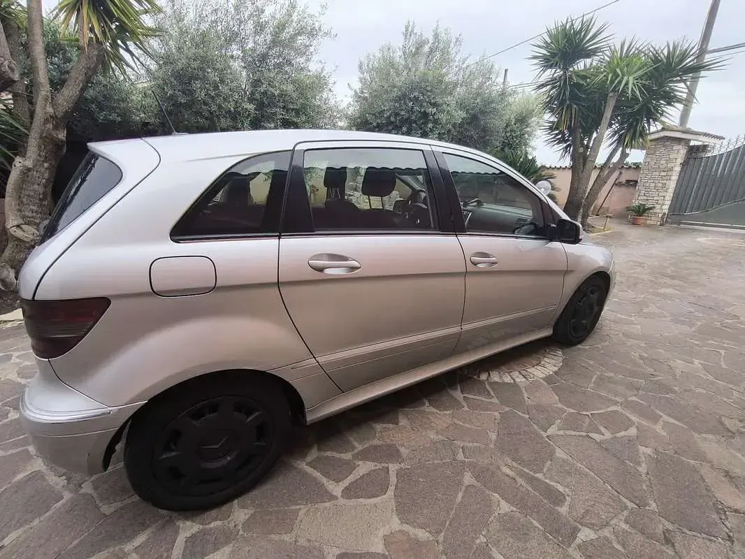 Usata Mercedes 180 109 CV (80 kW) 2008 Grigio Berlina