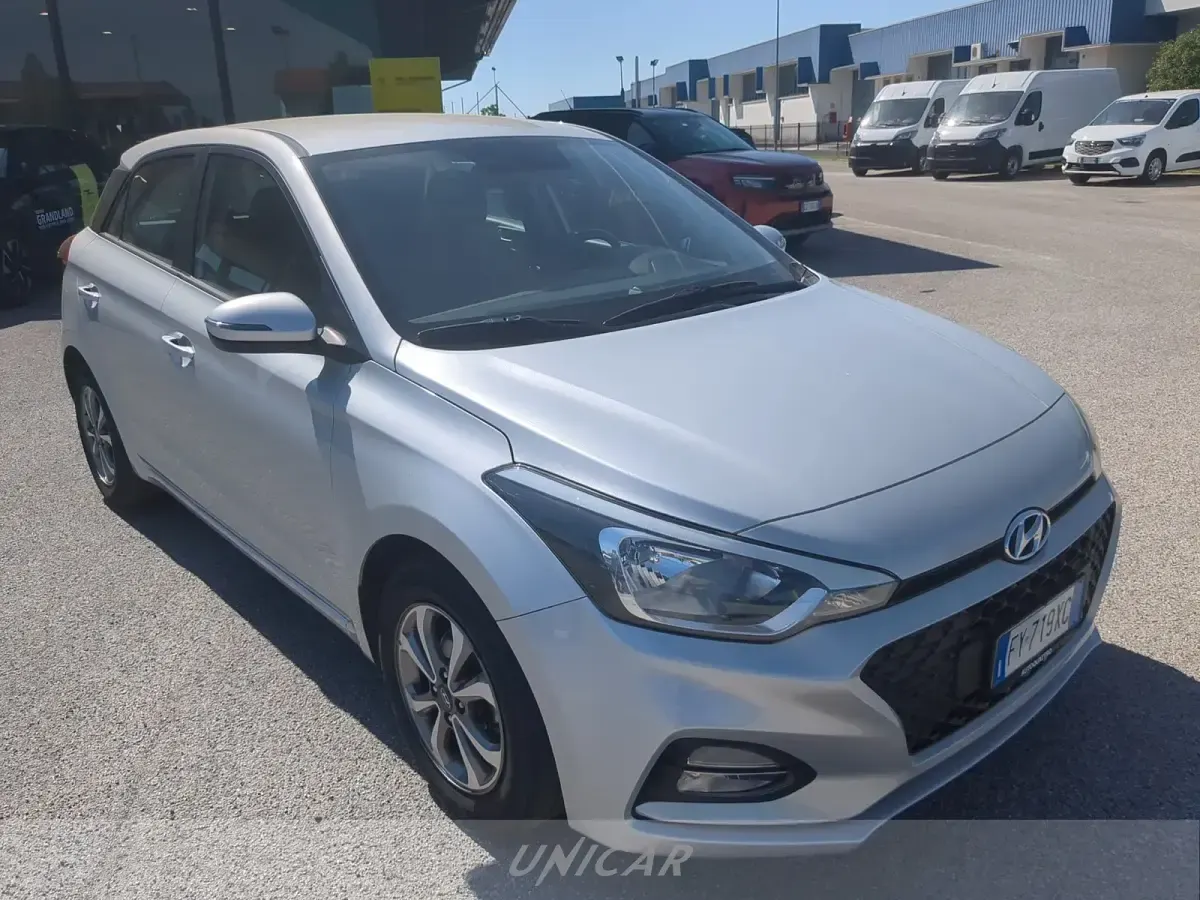 Usata Hyundai i20 75 CV (55 kW) 2019 Grigio Utilitaria