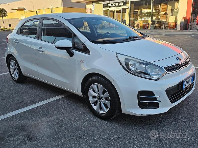 Usata Kia Rio Active 90 CV (66 kW) 2016 Bianco Utilitaria