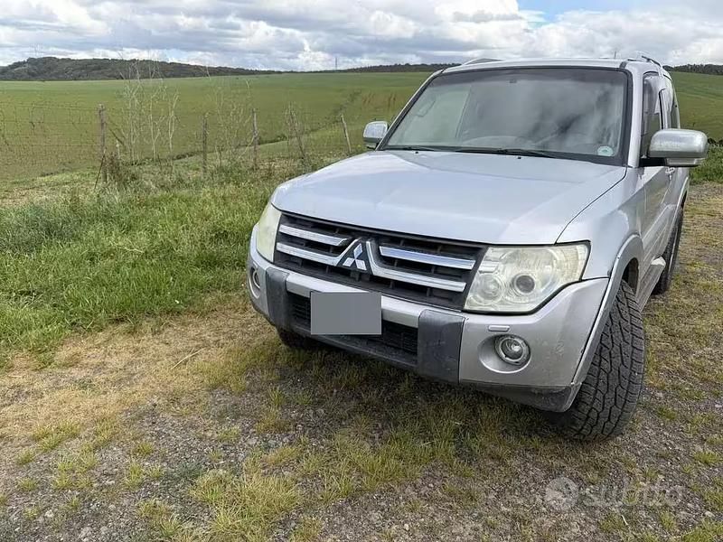 Usata Mitsubishi Pajero 170 CV (125 kW) 2008 Grigio SUV