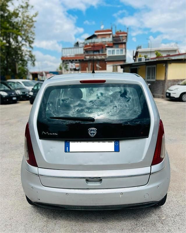 Usata Lancia Musa Platinum 95 CV (69 kW) 2011 Grigio Monovolume