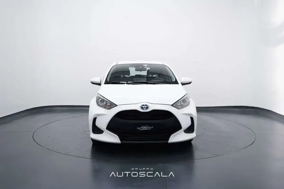 Usata Toyota Yaris Hybrid Business Edition 116 CV (85 kW) 2022 Bianco Berlina