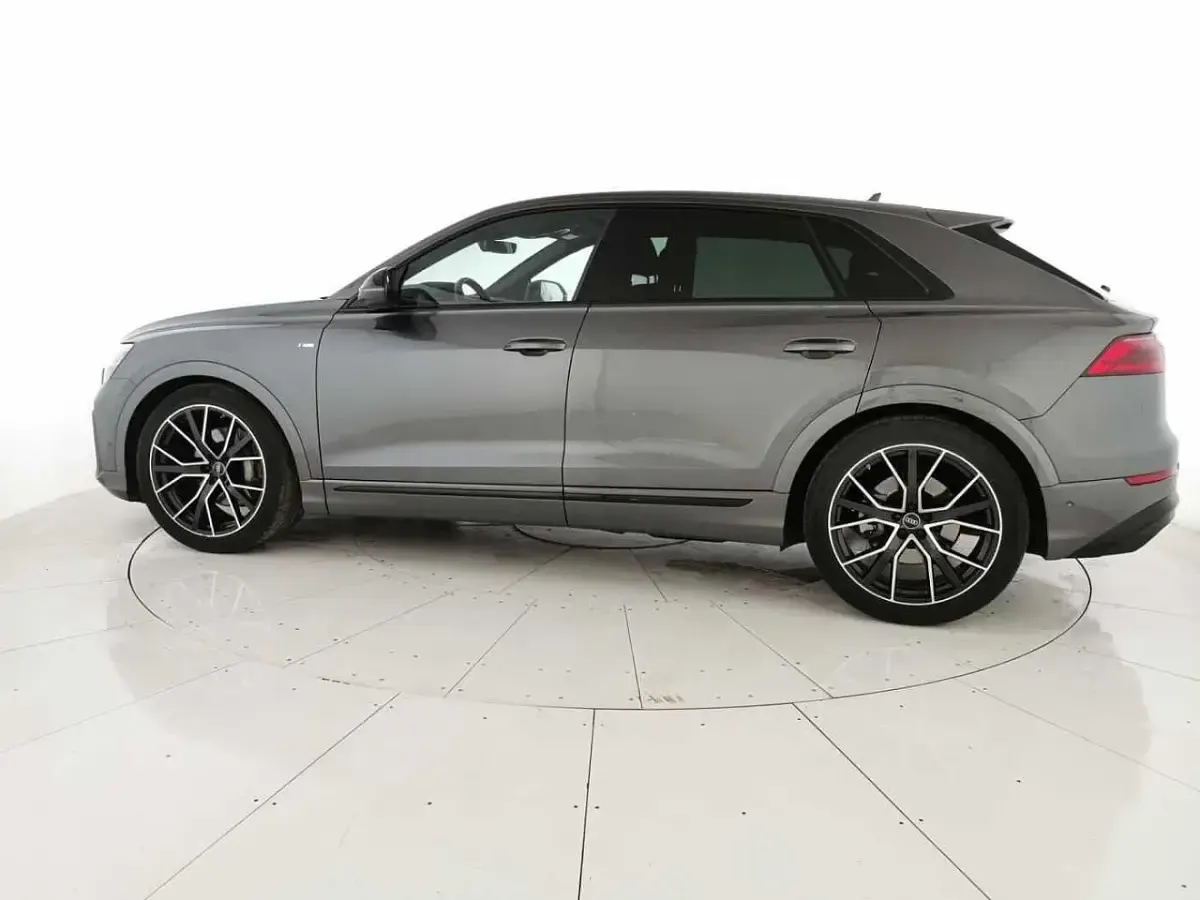 Usata Audi Q8 S-Line 286 CV (210 kW) 2025 Grigio SUV