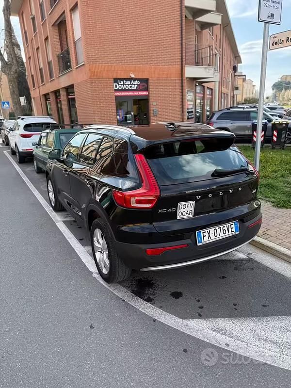 Usata Volvo XC40 Momentum 150 CV (110 kW) 2019 Nero SUV