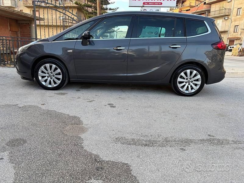 Usata Opel Zafira Tourer Cosmo 110 CV (80 kW) 2011 Grigio Monovolume