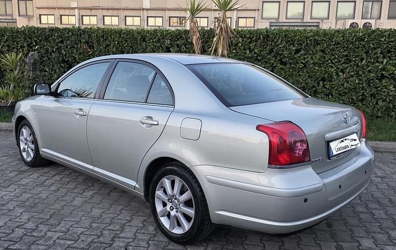 Usata Toyota Avensis 129 CV (94 kW) 2004 Grigio Berlina