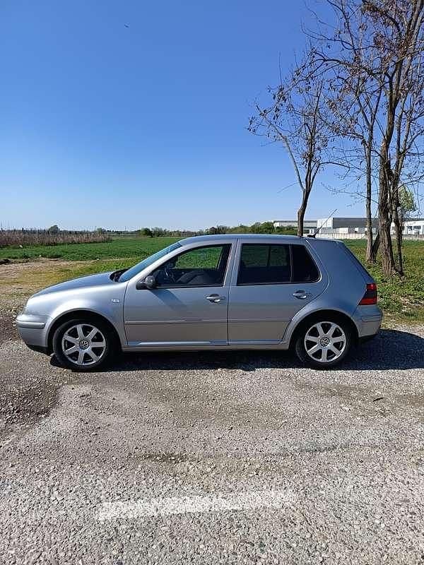 Usata VW Golf IV Highline 105 CV (77 kW) 2003 Berlina