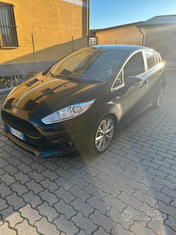 Usata 2017 Ford Fiesta ST-Line Due volumi | 9300 € (Buon prezzo) - Immagine 1/4