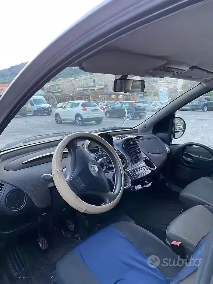 Usata Fiat Multipla 103 CV (75 kW) 2011 Grigio Monovolume