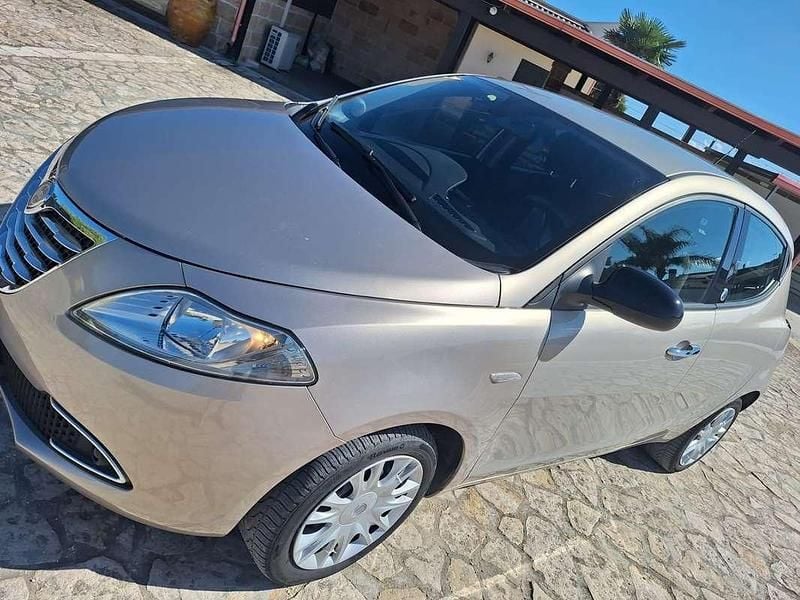 Usata Lancia Ypsilon 69 CV (50 kW) 2015 Utilitaria