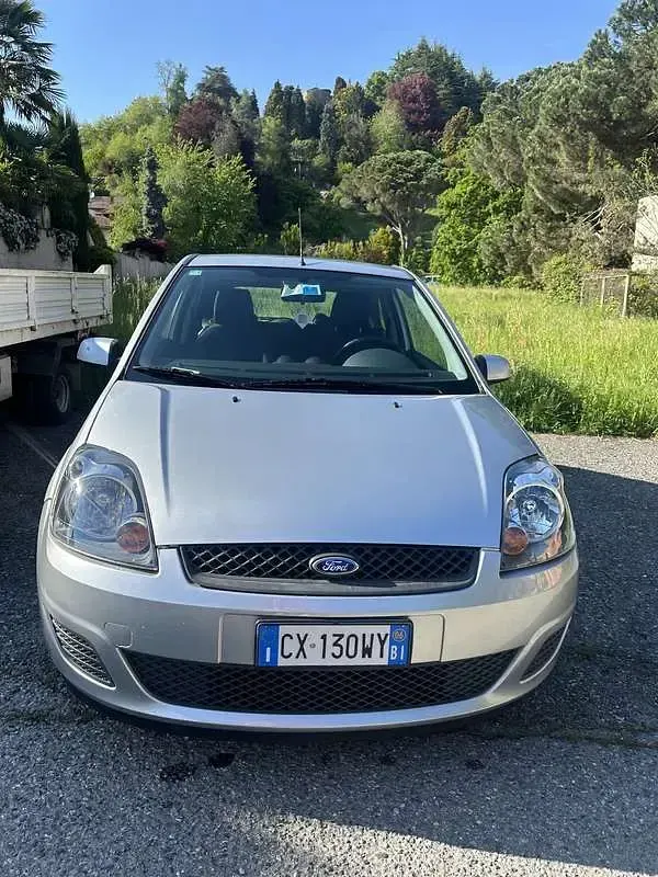 Usata Ford Fiesta Ambiente 75 CV (55 kW) 2006 Utilitaria