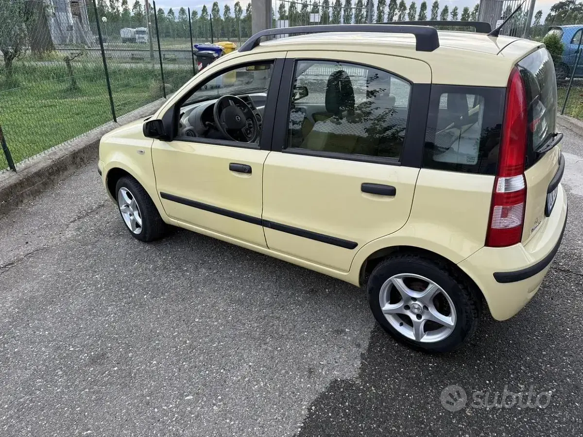 Usata Fiat Panda 69 CV (50 kW) 2005 Giallo Utilitaria