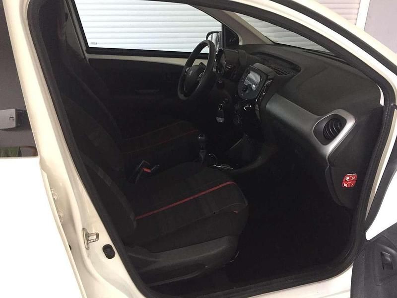 Begagnad Peugeot 108 Allure 69 HK (50 kW) 2014 Vit Halvkombi