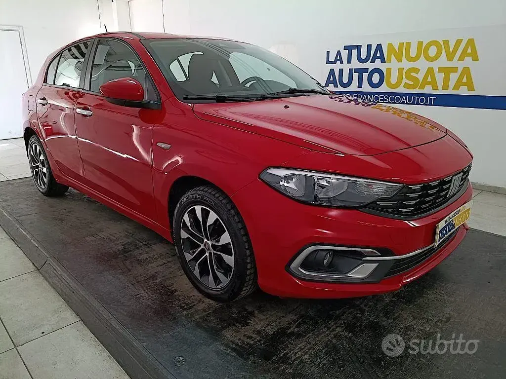 Usata Fiat Tipo Life 131 CV (96 kW) 2022 Rosso metallizzato Berlina