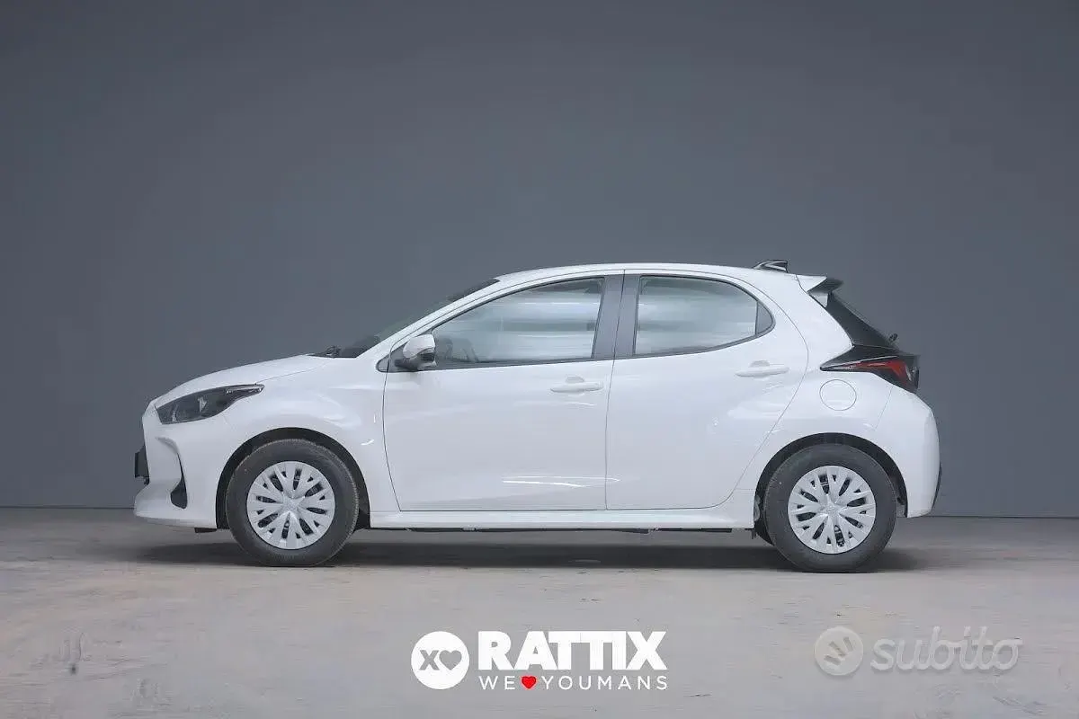Ny Toyota Yaris Hybrid Active 92 HK (67 kW) 2026 Vit Sedan