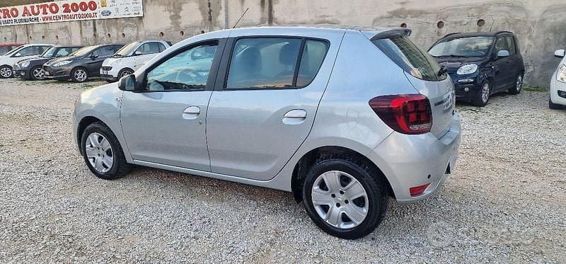 Usata Dacia Sandero Comfort 75 CV (55 kW) 2020 Argento Berlina