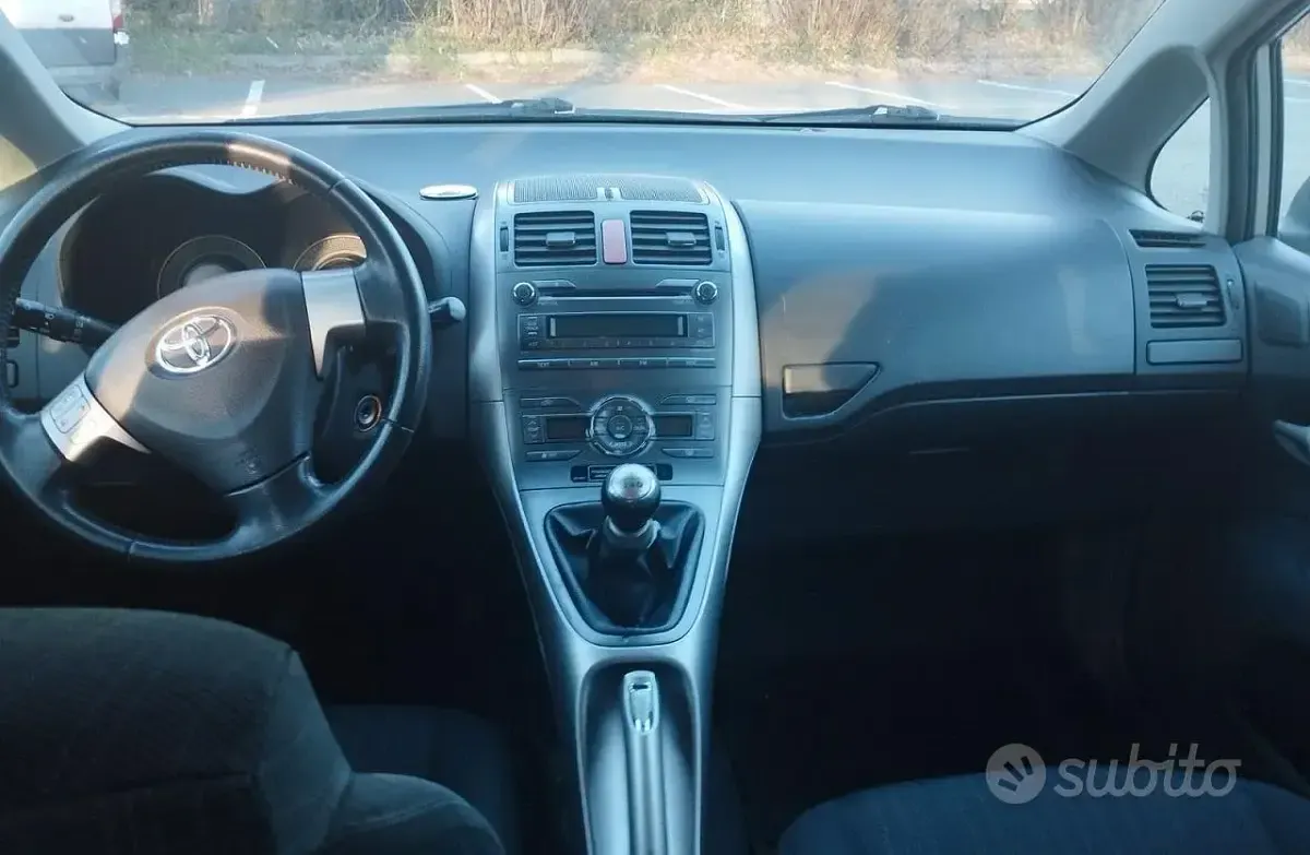 Usata Toyota Auris Sol 124 CV (91 kW) 2007 Grigio Utilitaria