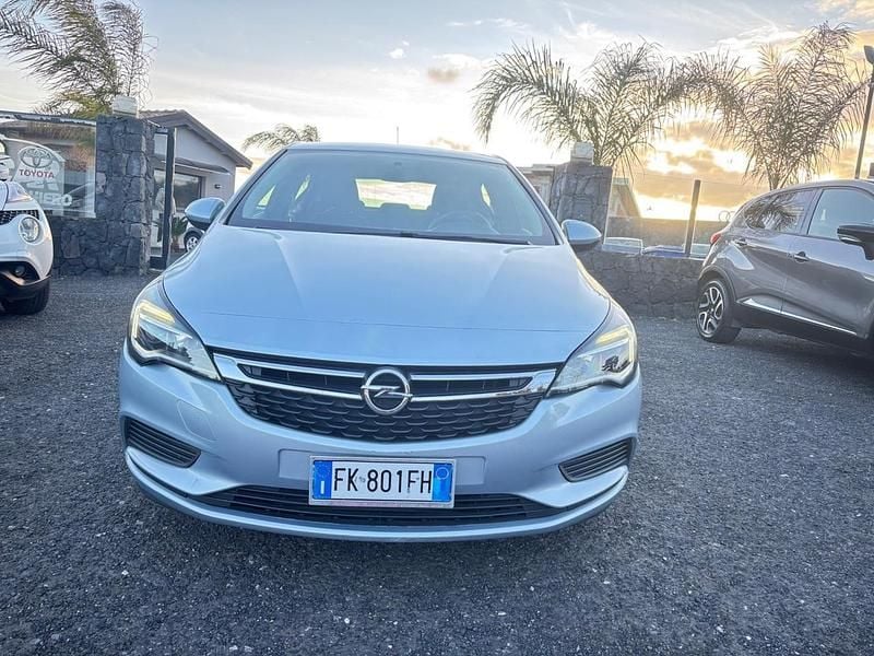 Usata Opel Astra Business 110 CV (80 kW) 2017 Blu Berlina