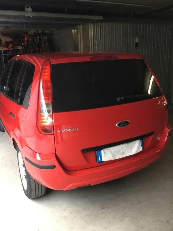 Usata Ford Fusion 79 CV (58 kW) 2005 Rosso Utilitaria