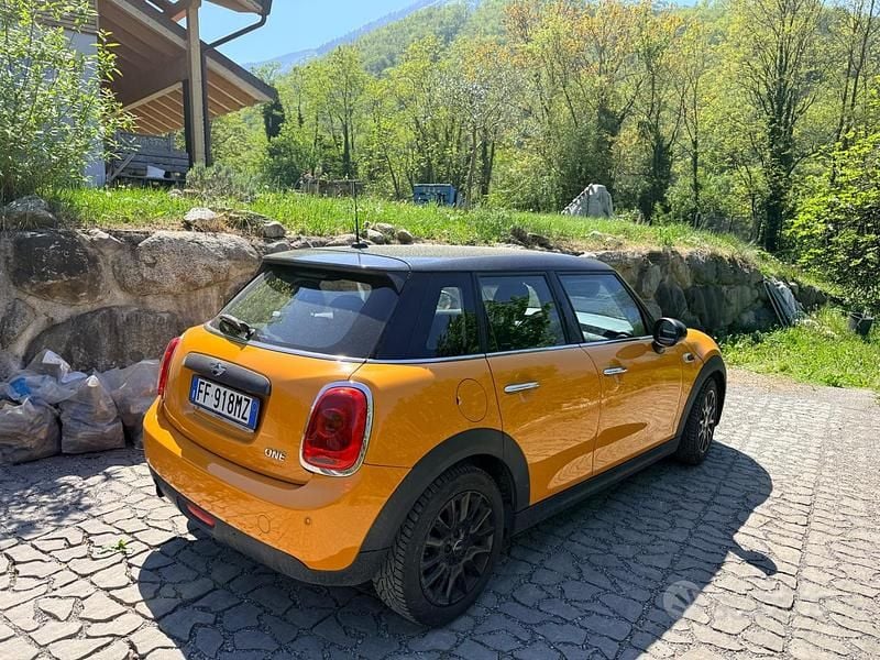 Usata Mini Cooper 75 CV (55 kW) 2016 Giallo Utilitaria