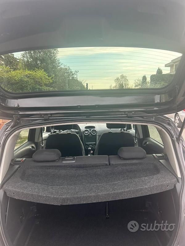 Usata Opel Corsa 80 CV (58 kW) 2010 Nero Utilitaria
