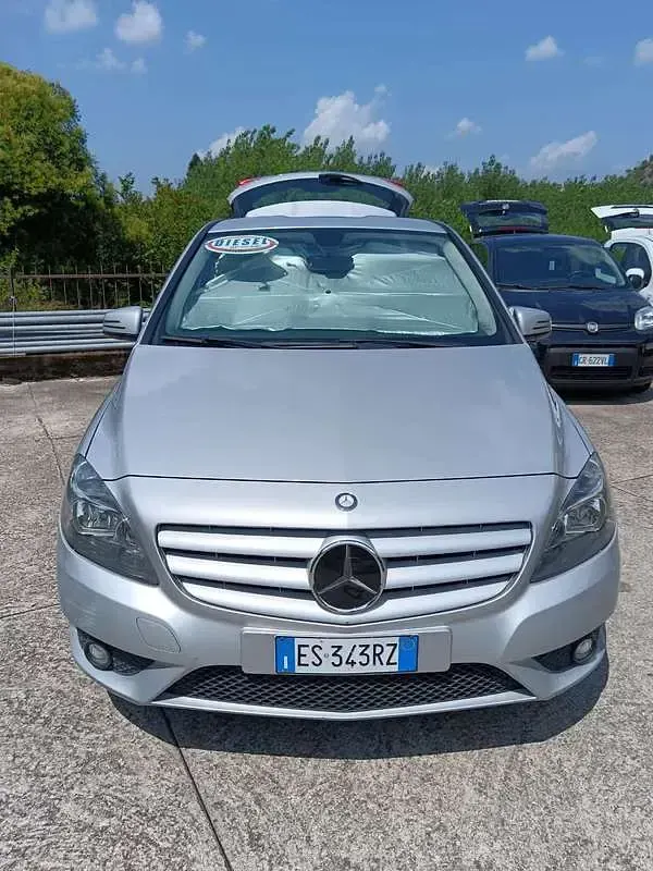 Usata Mercedes B180 Executive 109 CV (80 kW) 2013 Grigio Utilitaria