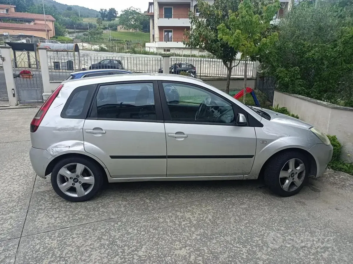 Usata Ford Fiesta 2005 Utilitaria