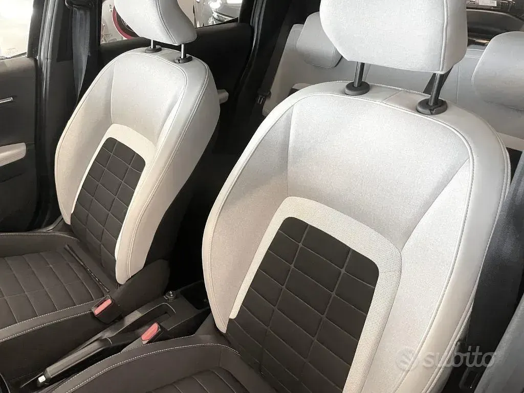 Begagnad Citroën C3 PureTech 101 HK (74 kW) 2025 Svart SUV