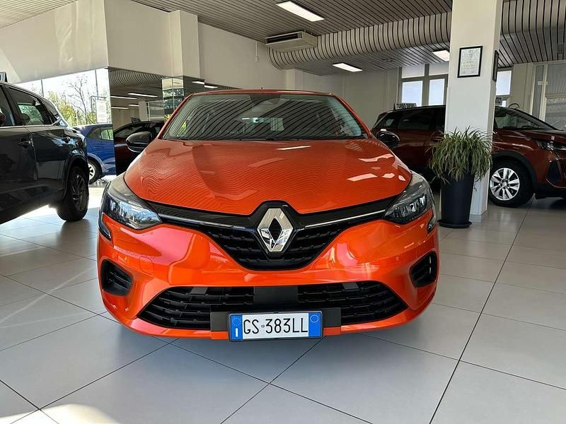Używany Renault Clio V Business 67 KM (49 kW) 2023 Pomarańczowy Sedan/Limuzyna