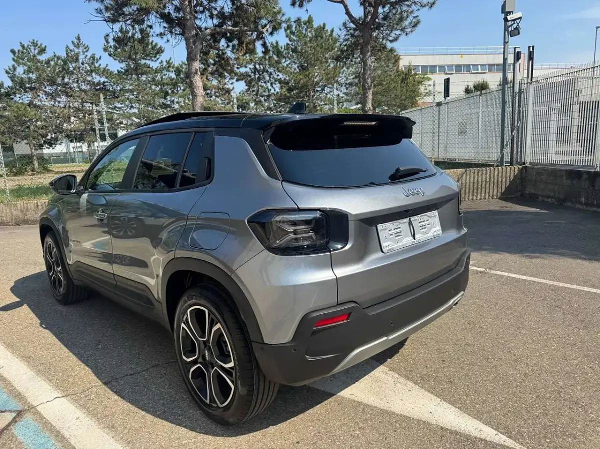 Nuova Jeep Avenger Summit 101 CV (74 kW) 2025 Grigio SUV