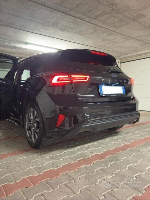 Usata Ford Focus ST-Line 125 CV (91 kW) 2023 Nero Berlina