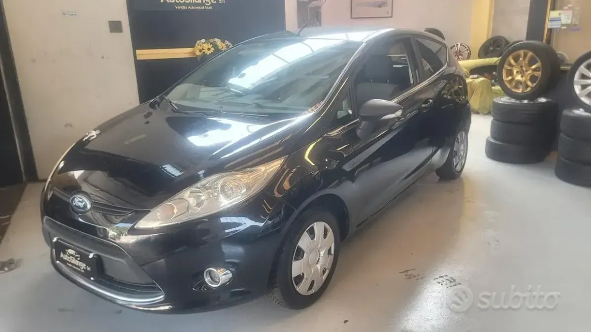 Usata Ford Fiesta 60 CV (44 kW) 2011 Nero Berlina