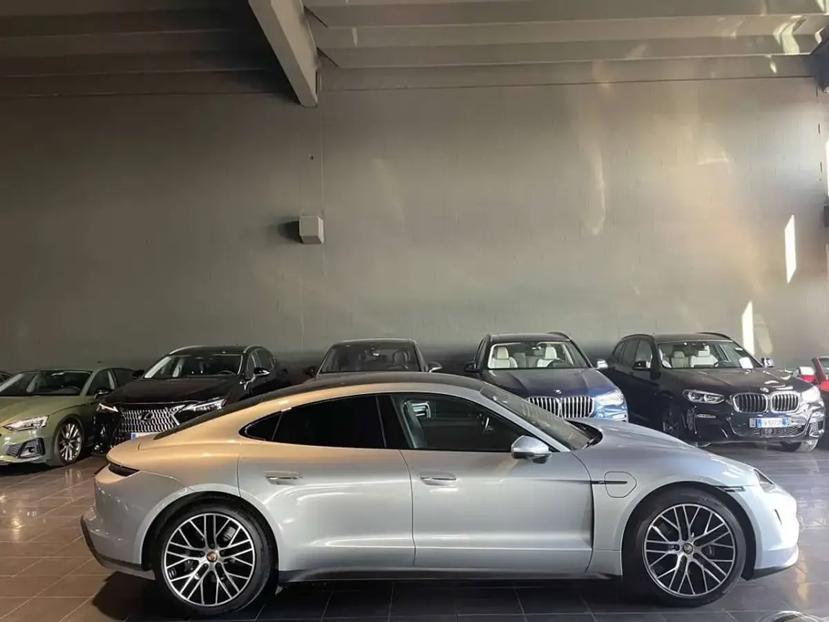 Usata Porsche Taycan 119 kW (163 CV) 2021 Dolomite met Berlina