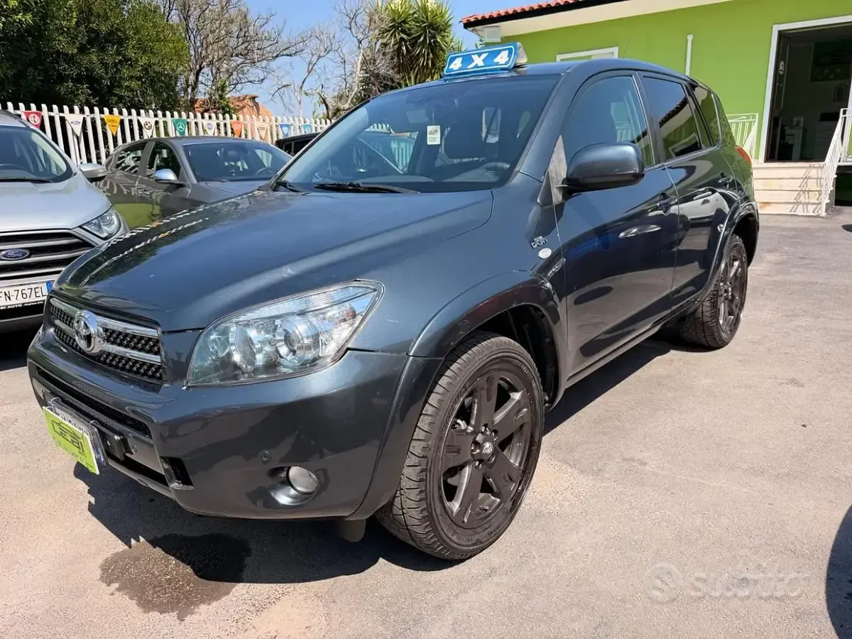 Usata Toyota RAV4 Luxury 177 CV (130 kW) 2007 Grigio SUV
