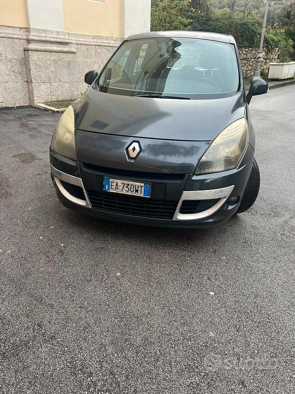 Usata 2011 Renault Scénic III Monovolume | 1740 € (Super prezzo) - Immagine 1/4