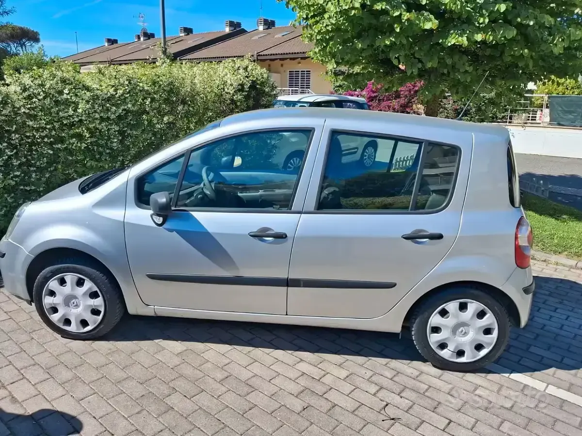 Usata Renault Modus 75 CV (55 kW) 2008 Grigio Monovolume