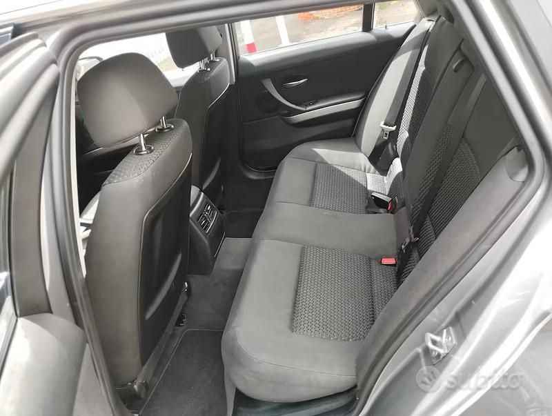 Usata BMW 318 143 CV (105 kW) 2012 Grigio Station wagon