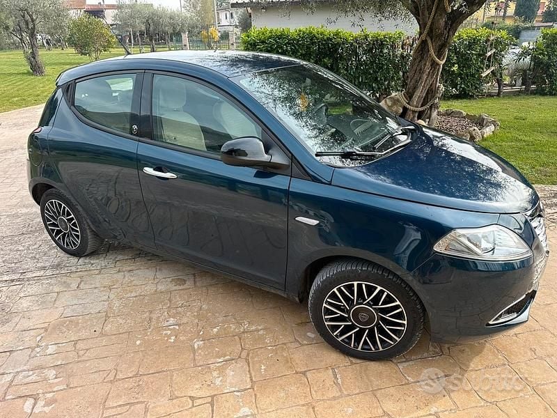 Usata Lancia Ypsilon Gold 69 CV (50 kW) 2015 Utilitaria