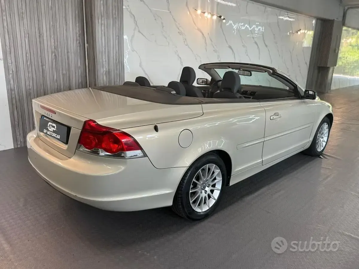 Usata Volvo C70 Summum 170 CV (125 kW) 2006 Grigio Cabrio