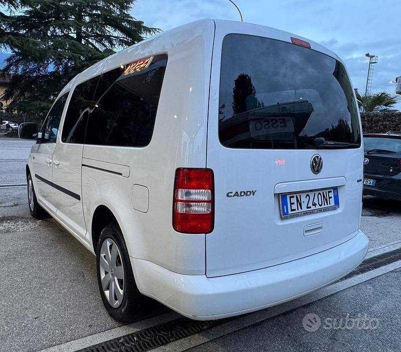 Usata VW Caddy Maxi Highline 109 CV (80 kW) 2012 Bianco Monovolume