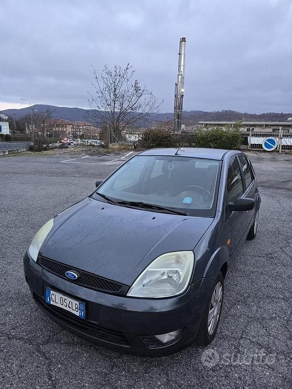Usata Ford Fiesta Zetec 79 CV (58 kW) 2004 Utilitaria